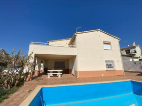 Spacious house with private swimming pool in Costa Daurada